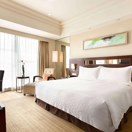 Hotel Ramada Plaza Lianyungang Exterior foto