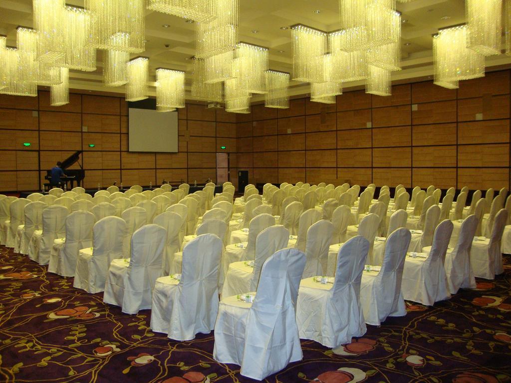 Hotel Ramada Plaza Lianyungang Exterior foto