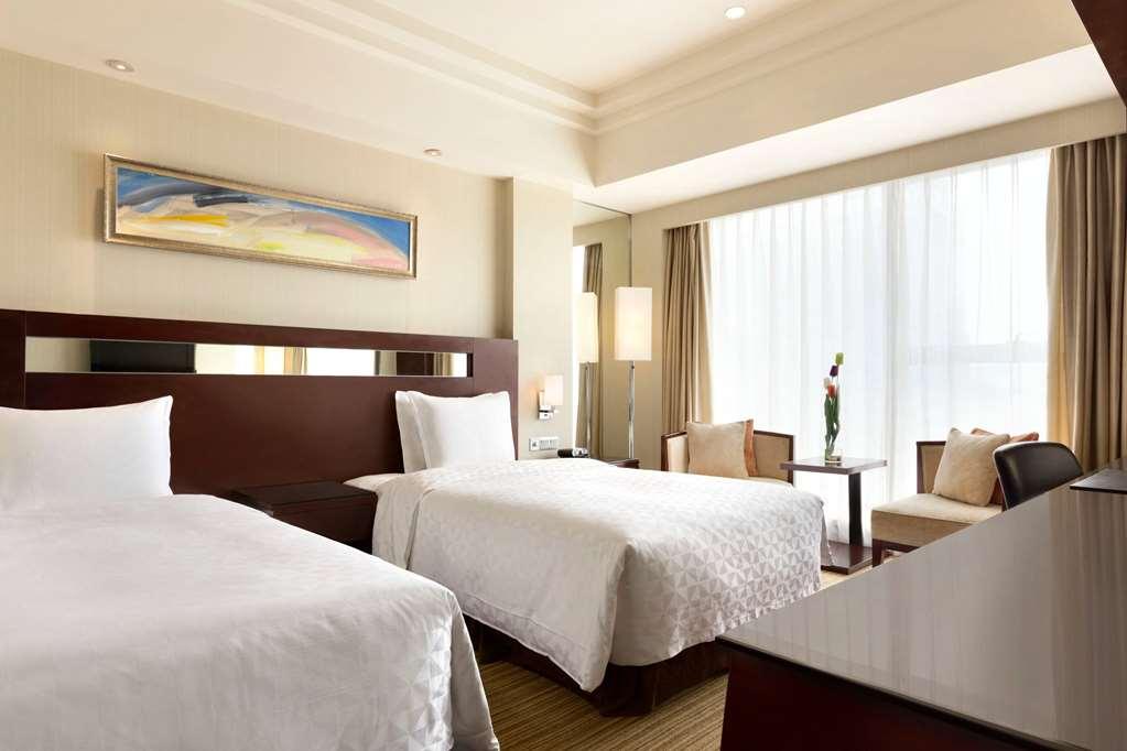 Hotel Ramada Plaza Lianyungang Habitación foto