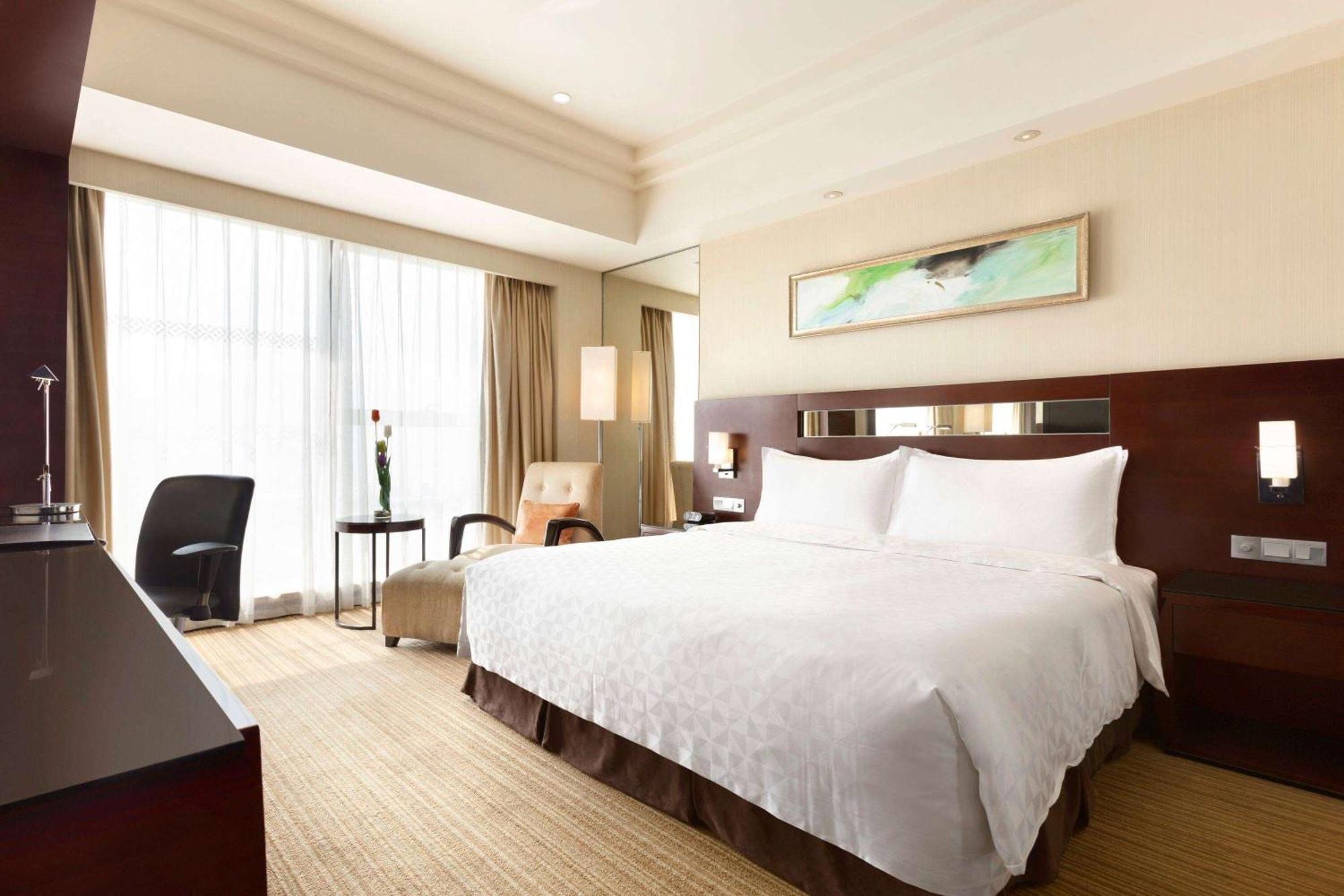 Hotel Ramada Plaza Lianyungang Exterior foto