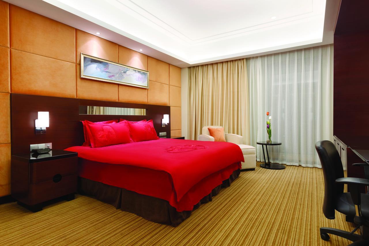 Hotel Ramada Plaza Lianyungang Exterior foto