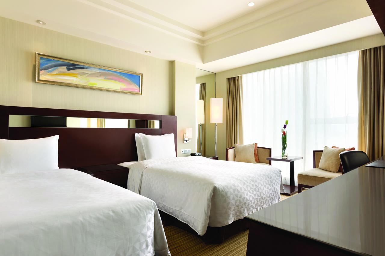 Hotel Ramada Plaza Lianyungang Exterior foto